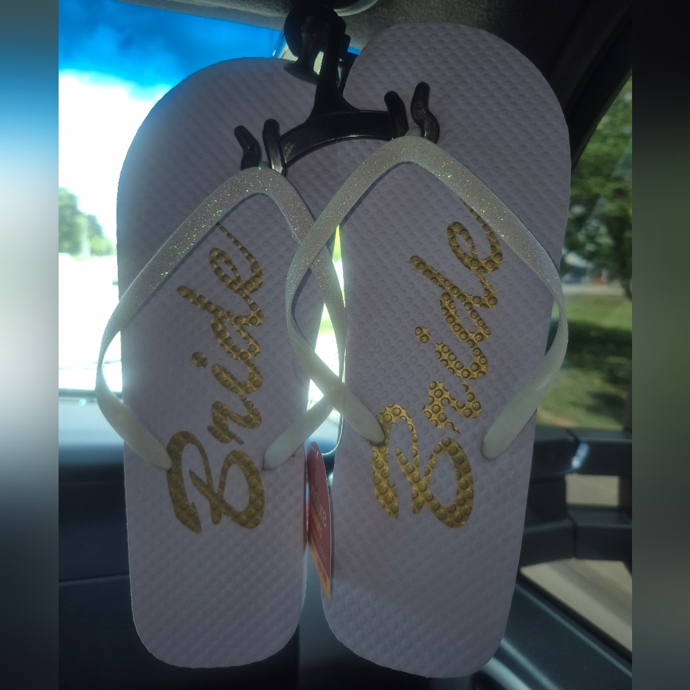 Nwt White and Gold Bride Flip Flops Size Large & XL